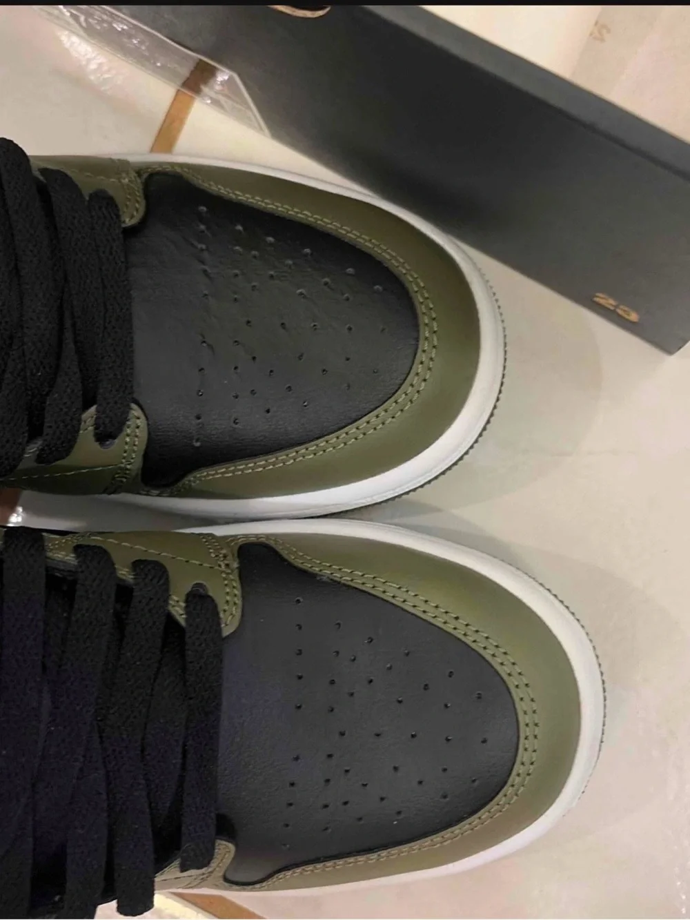Air Jordan 1 Mid ‘Medium Olive’ Sneakers